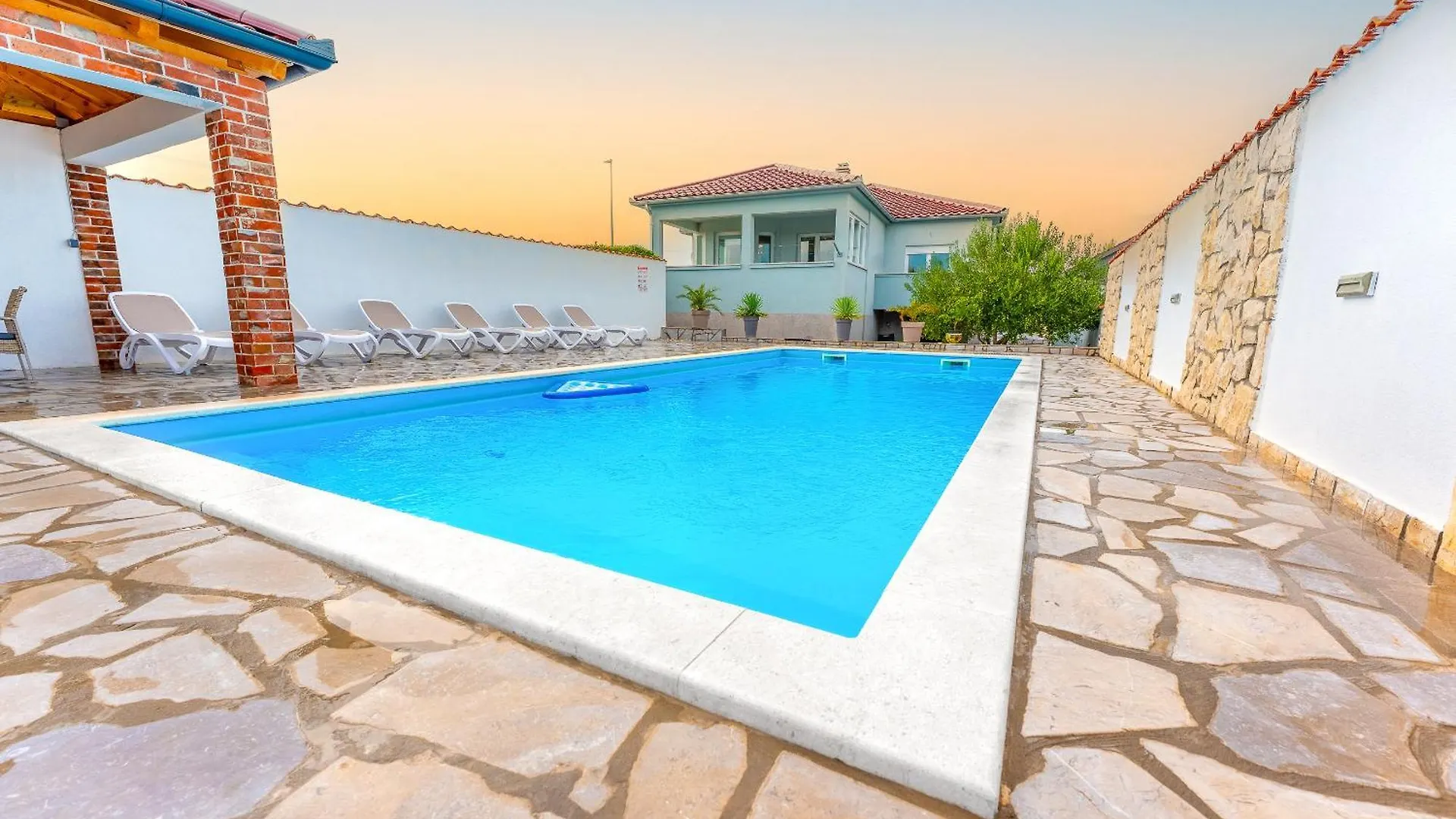 Holiday Home Meri Pridraga